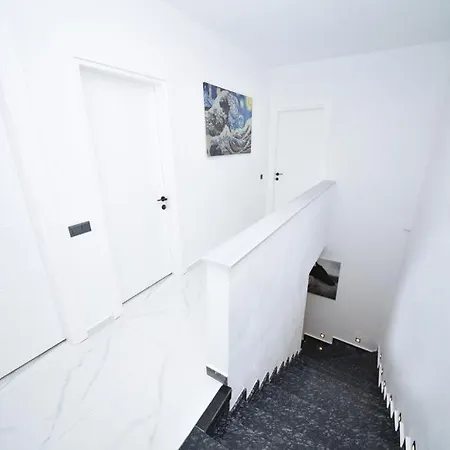 Villa Src
